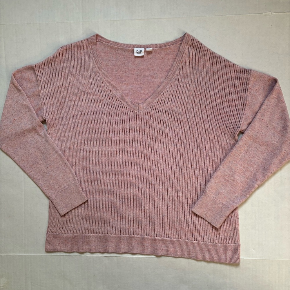Gap- Women’s Pink V-Neck Sweater Large